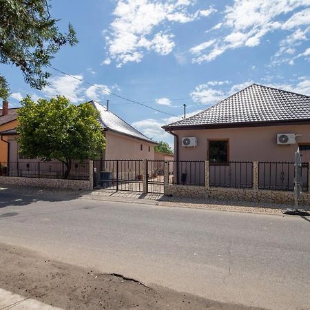 Ivanhoe Apartman Apartment Nyírbátor Bagian luar foto