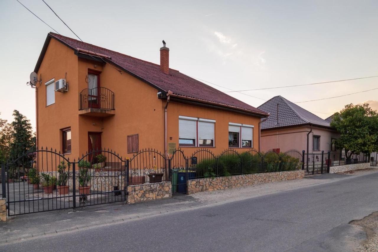 Ivanhoe Apartman Apartment Nyírbátor Bagian luar foto