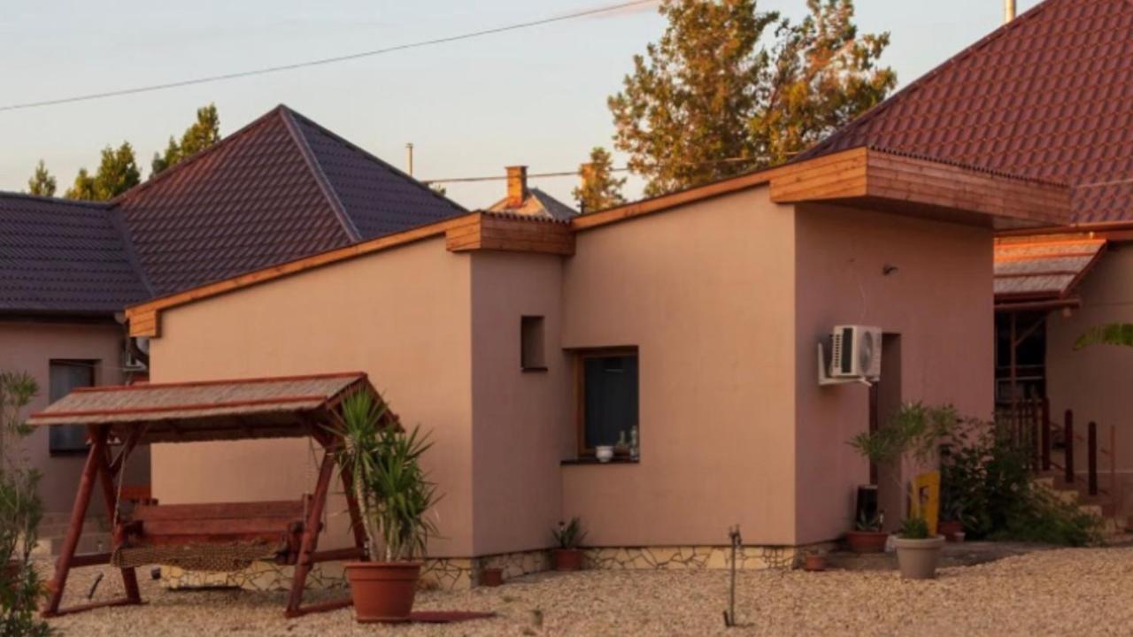 Ivanhoe Apartman Apartment Nyírbátor Bagian luar foto