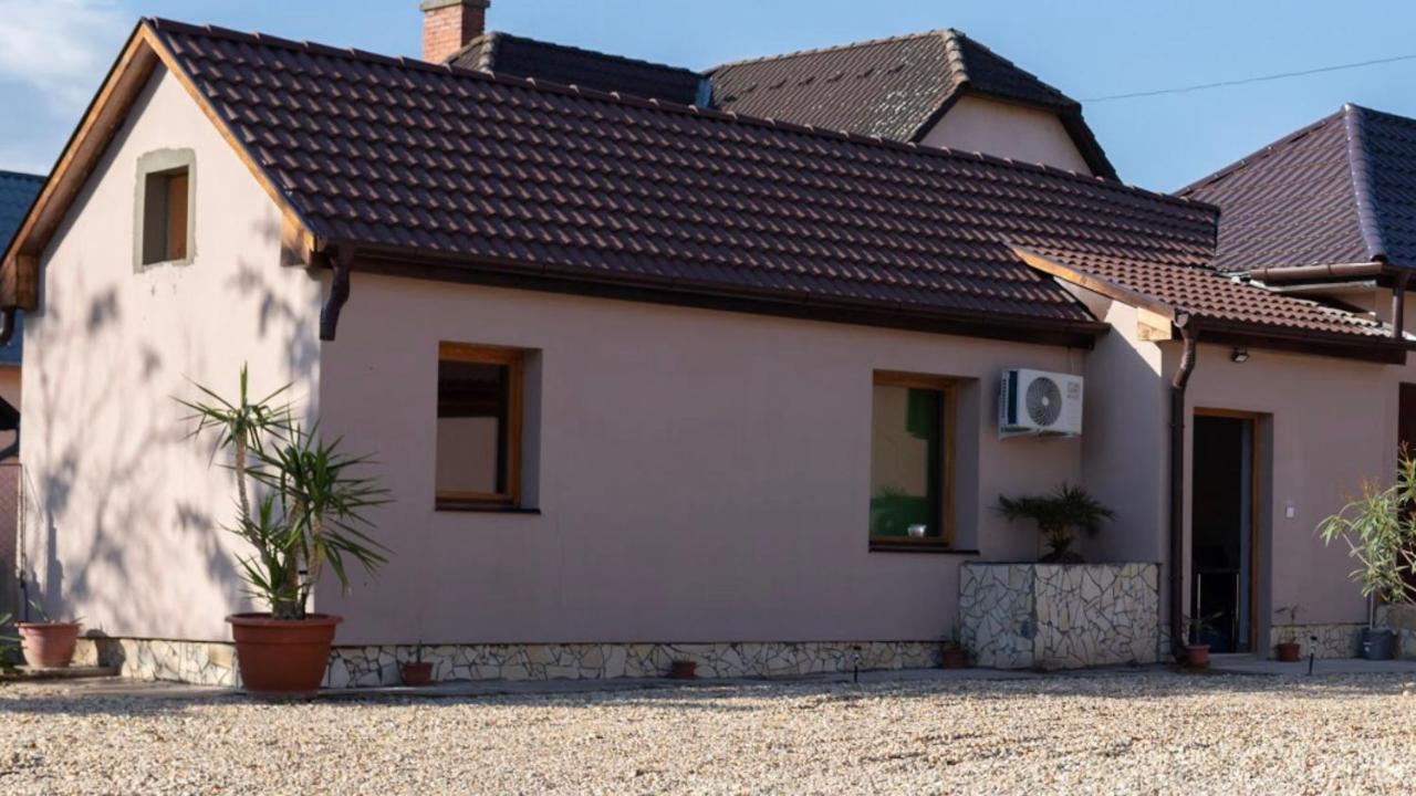 Ivanhoe Apartman Apartment Nyírbátor Bagian luar foto
