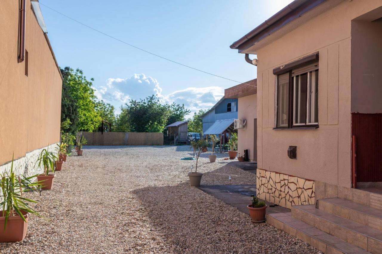 Ivanhoe Apartman Apartment Nyírbátor Bagian luar foto