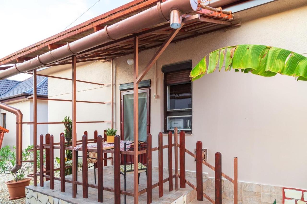 Ivanhoe Apartman Apartment Nyírbátor Bagian luar foto