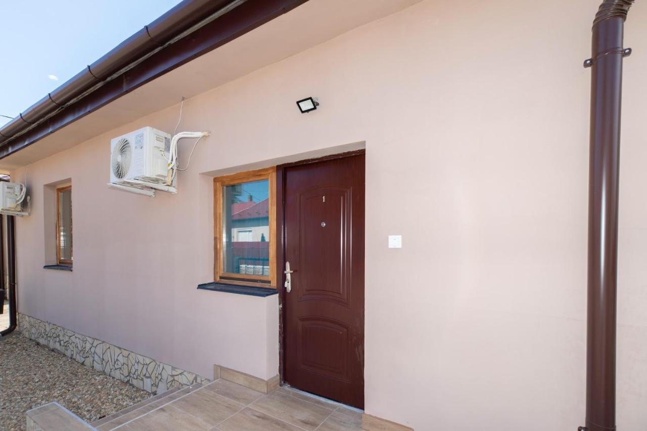 Ivanhoe Apartman Apartment Nyírbátor Bagian luar foto