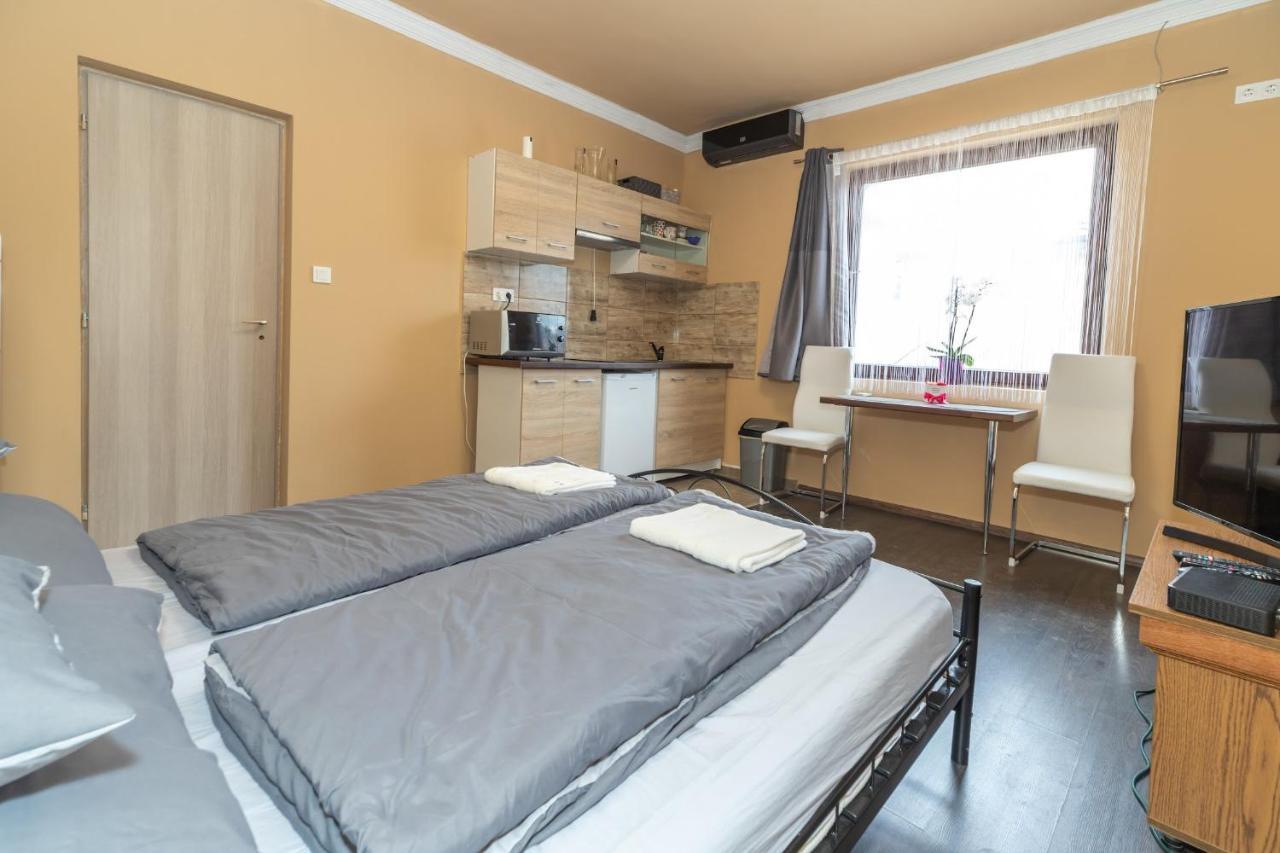 Ivanhoe Apartman Apartment Nyírbátor Bagian luar foto
