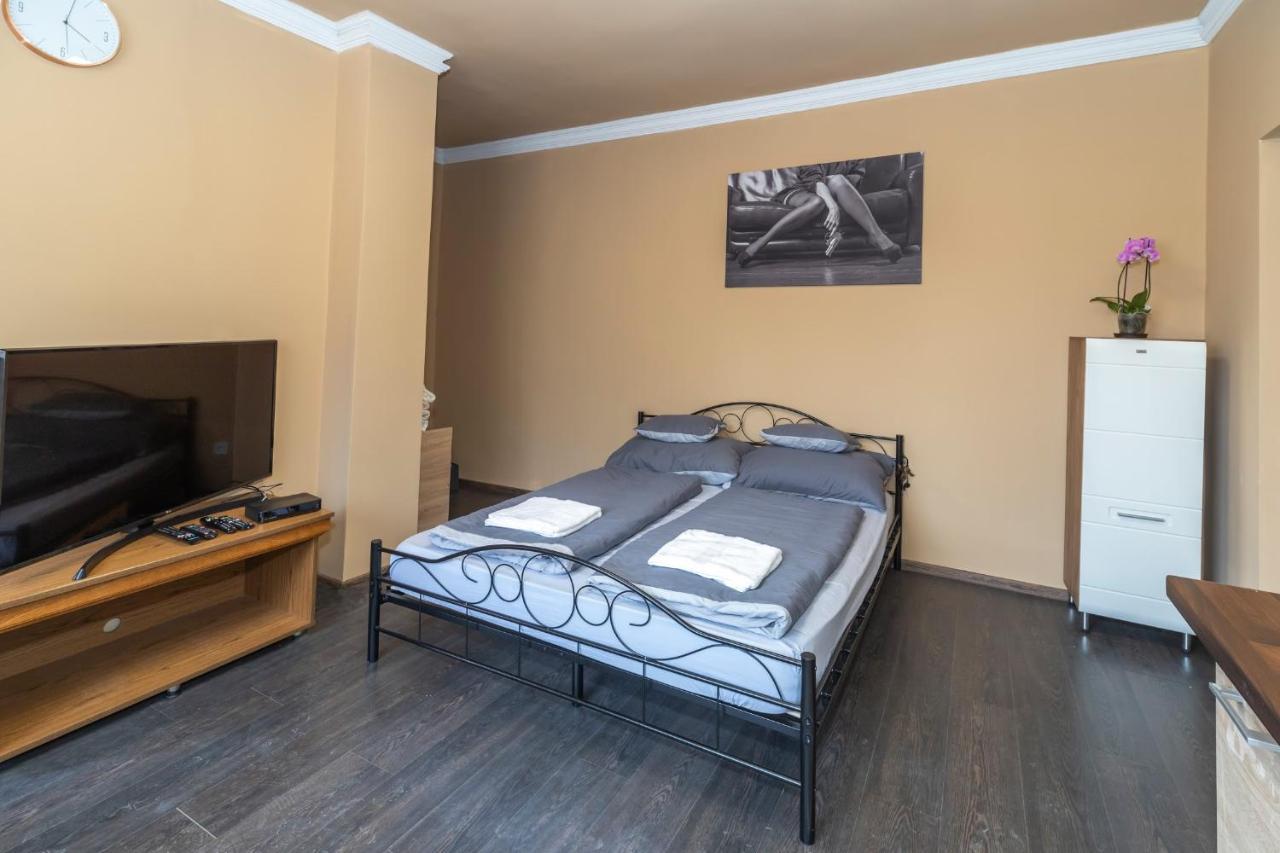 Ivanhoe Apartman Apartment Nyírbátor Bagian luar foto
