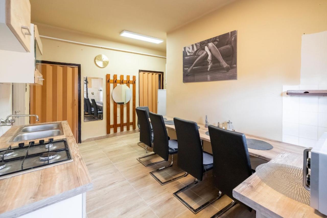 Ivanhoe Apartman Apartment Nyírbátor Bagian luar foto